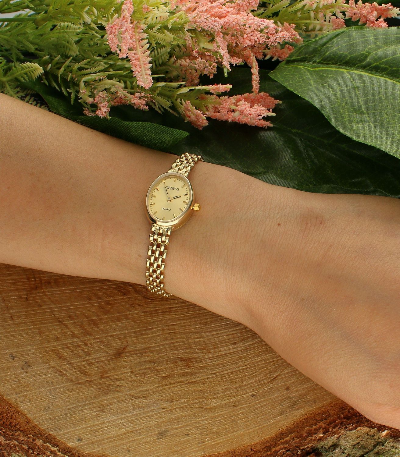 Damski zegarek złoty GENEVE ZG 147 wyposażony jest w kwarcowy mechanizm, zasilany za pomocą baterii. Posiada bardzo wysoką dokładność mierzenia czasu +- 10 sekund w przeciągu 30 d (2).jpg